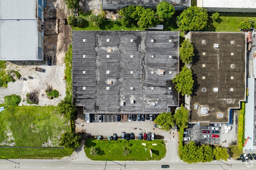 More Photos Of 5240-5260 NW 167th St, Hialeah Warehouse For Lease