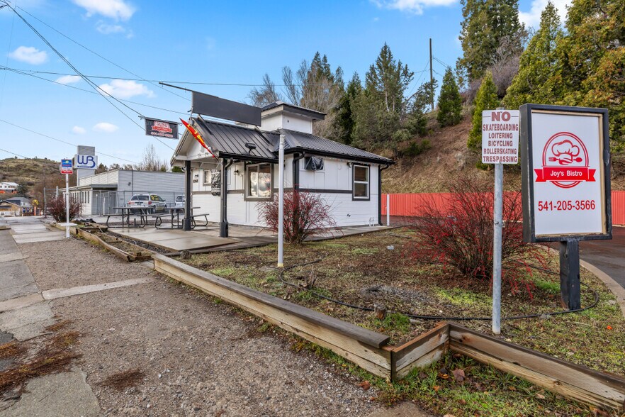 More Photos Of 1414 Oregon Ave, Klamath Falls Office For Sale