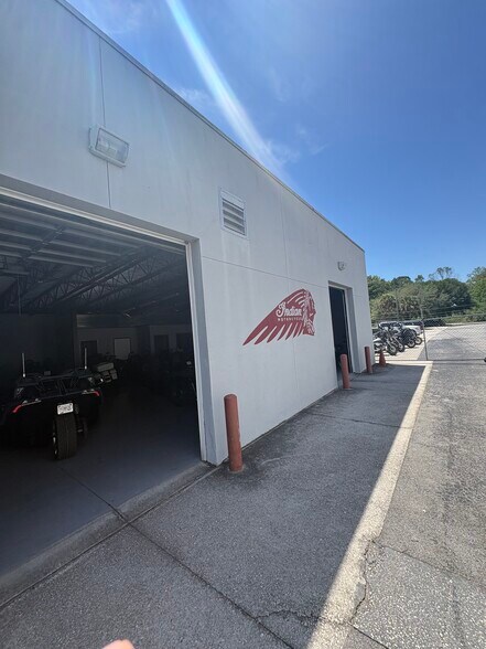 More Photos Of 6 Gateway Blvd W, Savannah Auto Dealership For Lease