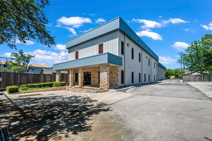 More Photos Of 901 W 18th St, Houston Warehouse For Sale