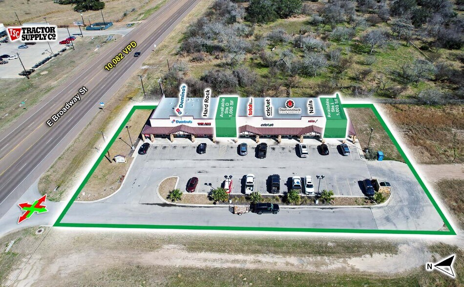 More Photos Of 1431 E Broadway St, Cuero Storefront Retail Office For Lease