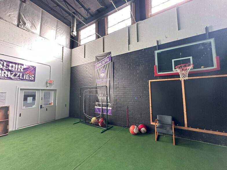 More Photos Of 138 N 16th St, Blair Manufacturing For Sale