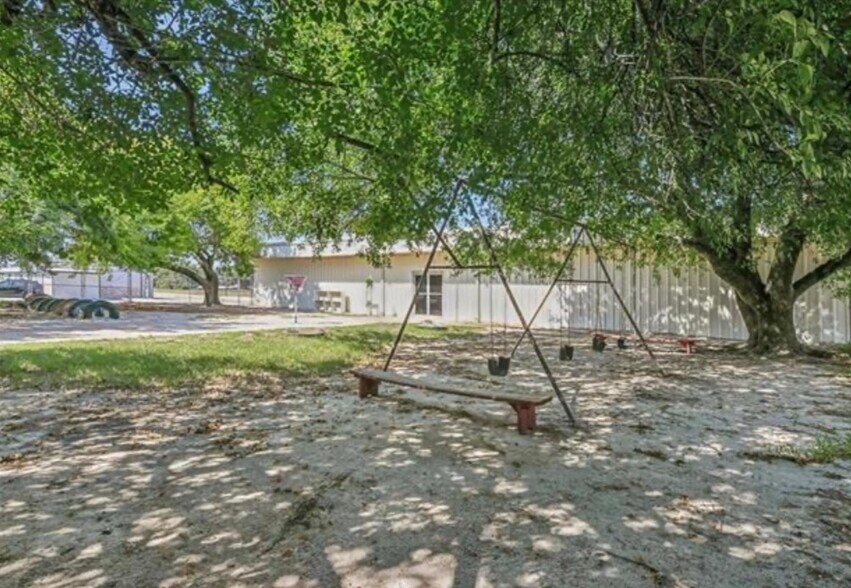 More Photos Of 480 E Round Bunch Rd, Bridge City Specialty For Sale