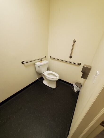 More Photos Of 885-893 Hempstead Tpke, Franklin Square Storefront For Lease