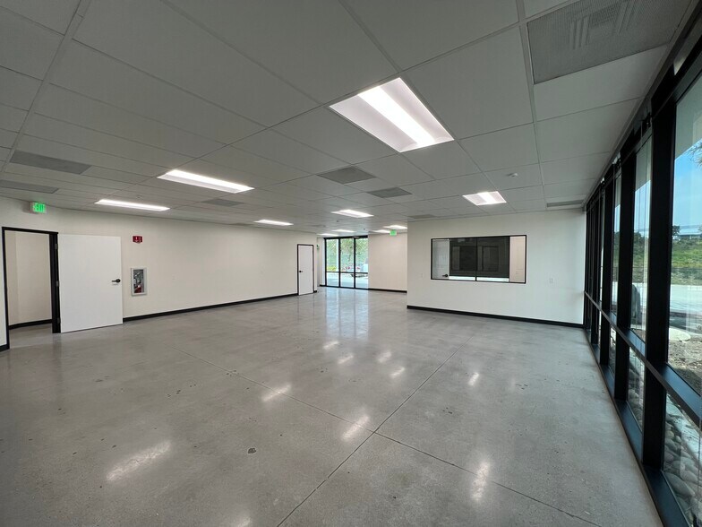 More Photos Of 7090 Miratech Dr, San Diego Unknown For Lease