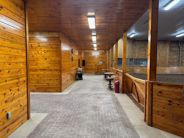 More Photos Of 115 Hilltop Dr, Phoenix Sports And Entertainment For Sale