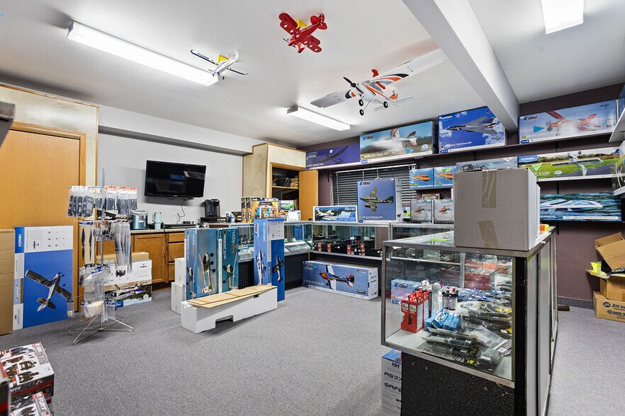 More Photos Of 2001 8th Ave SE, Minot General Retail For Sale
