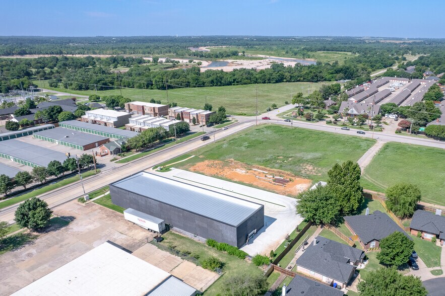 More Photos Of 4701 W Main St, Norman Office For Sale
