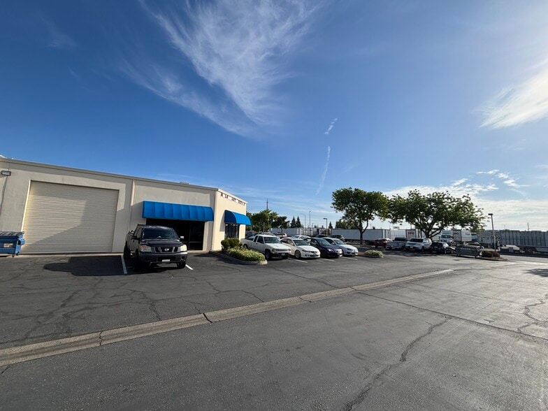 More Photos Of 3523-3537 Kiessig Ave, Sacramento Warehouse For Sale