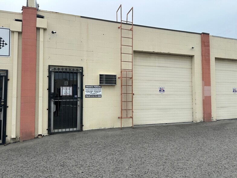 Primary Photo Of 9600 Cozycroft Ave, Chatsworth Warehouse For Lease