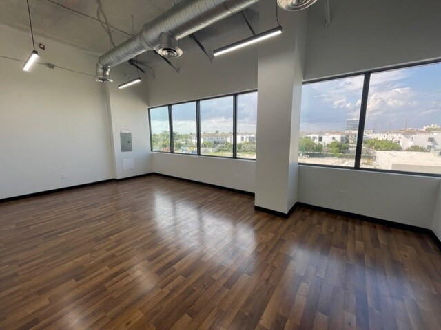 More Photos Of 19790 W Dixie Hwy, Aventura Office For Sale