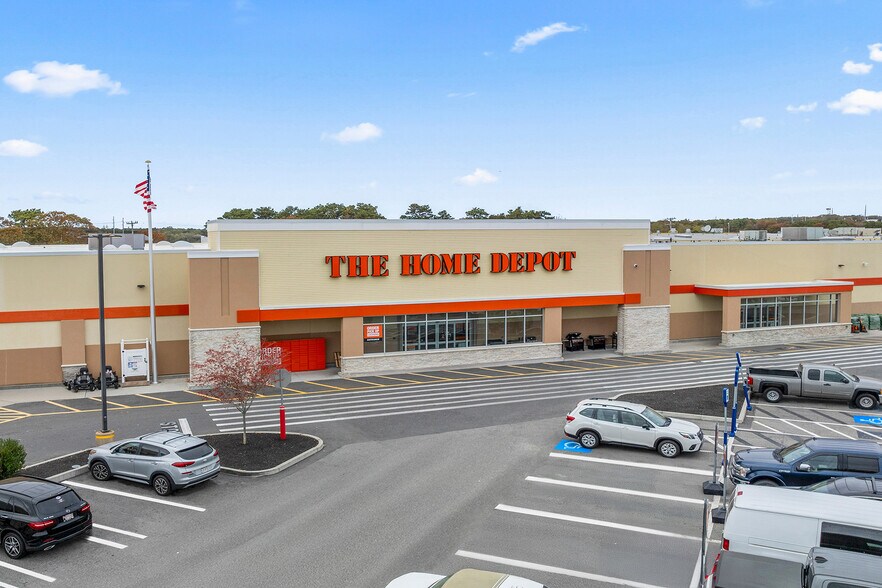 More Photos Of 768 Iyannough Rd, Hyannis Unknown For Lease