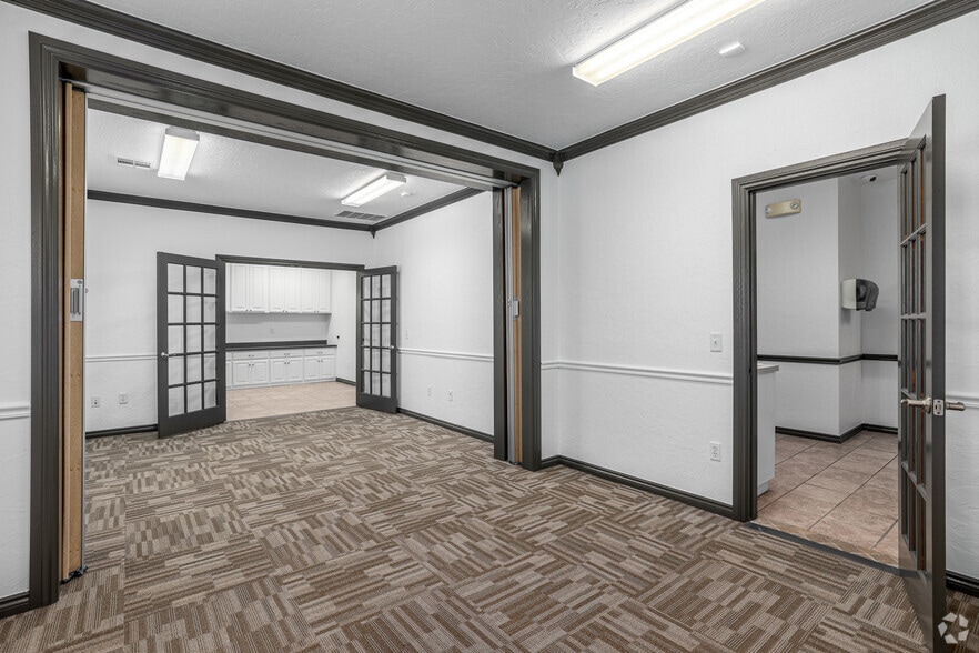 More Photos Of 9400 S I-35 Service Rd, Moore Office For Sale