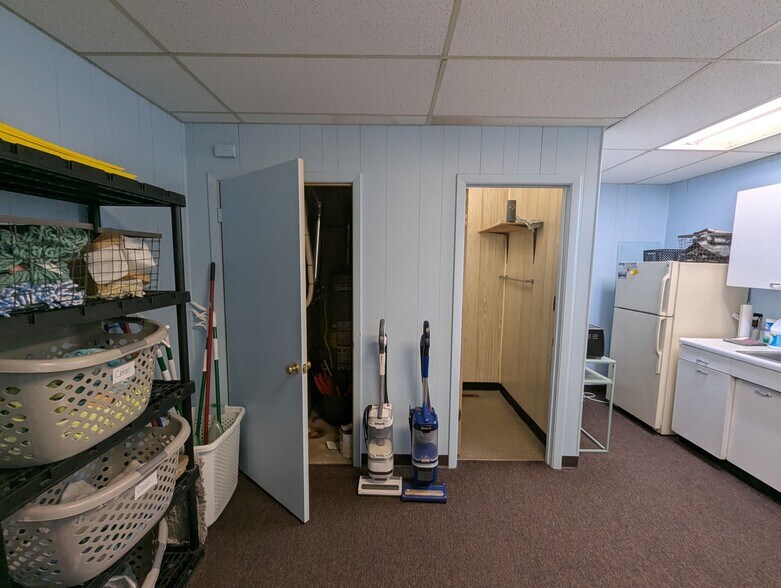 More Photos Of 8202-8226 N University St, Peoria Light Distribution For Lease