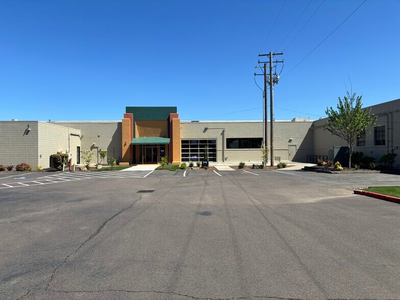 More Photos Of 576 Patterson St NW, Salem Warehouse For Lease