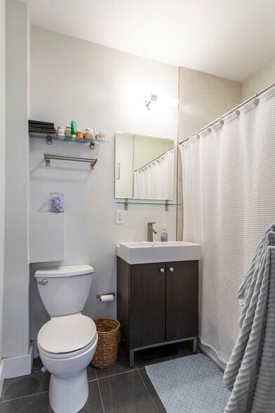More Photos Of 2020 Locust St, Philadelphia Apartments For Sale