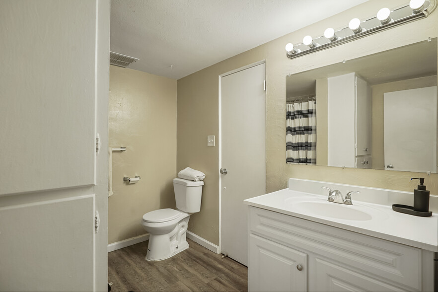 More Photos Of 7300-7310 W 10th Ave, Lakewood Apartments For Sale