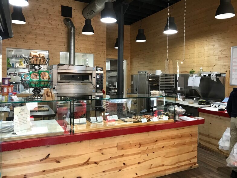 More Photos Of 321 S Jefferson St, Chicago Storefront Retail Office For Lease