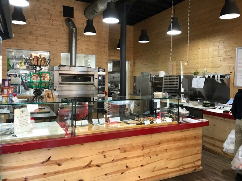 More Photos Of 321 S Jefferson St, Chicago Storefront Retail Office For Lease