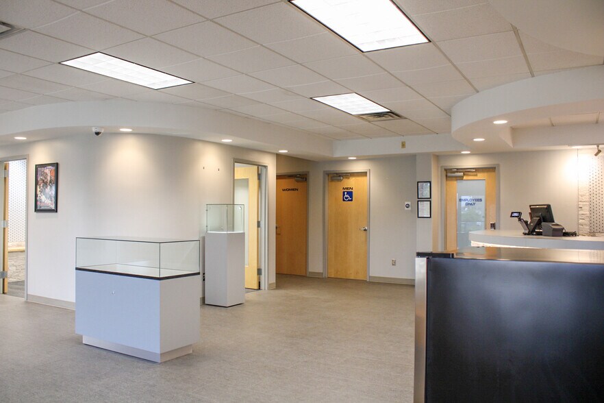 More Photos Of 4121 S 72nd Ave, Tulsa Service For Sale