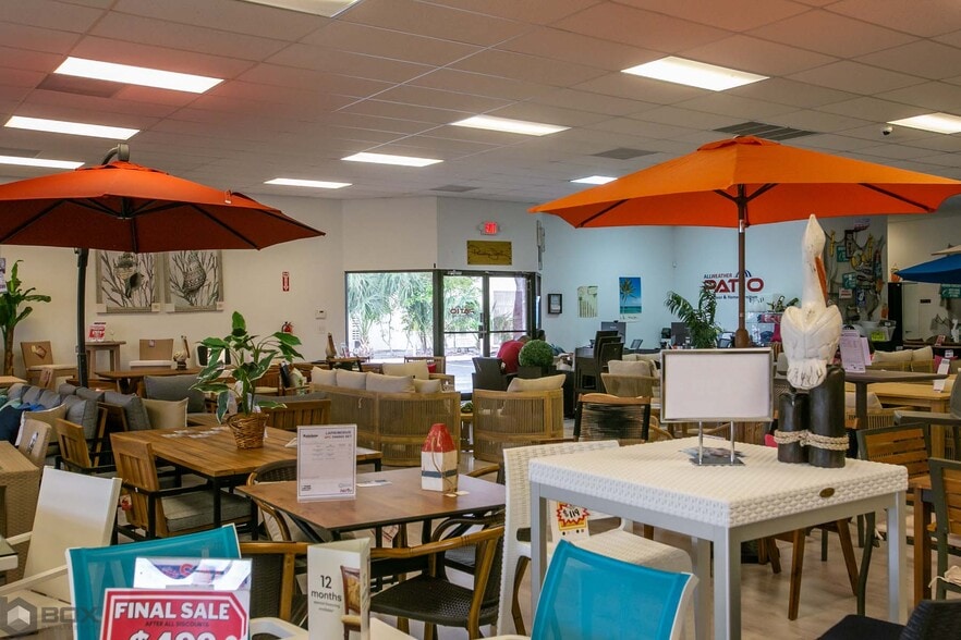 More Photos Of 2050 N University Dr, Sunrise Freestanding For Lease