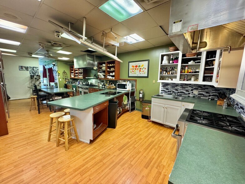 More Photos Of 32-38 Atlantic Ave, Lynbrook Office For Sale