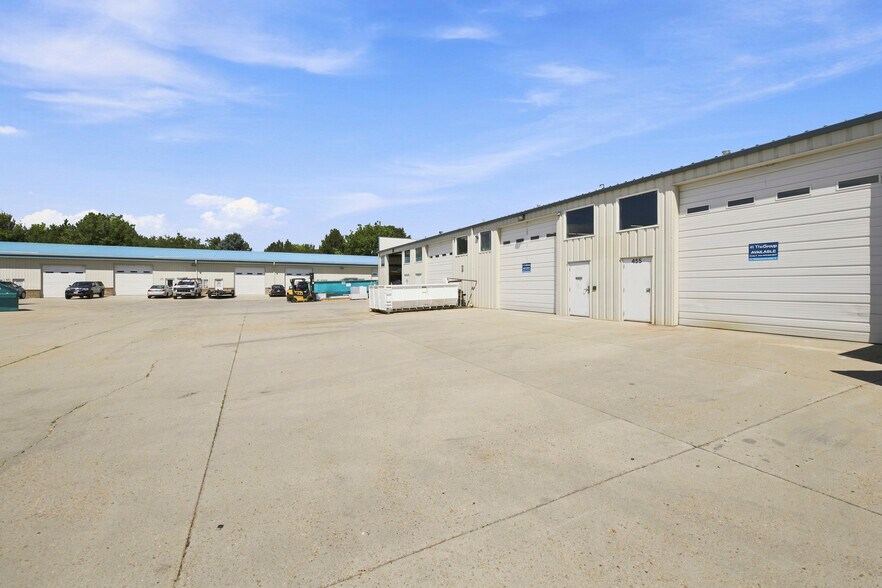 More Photos Of 449-477 Denver Ave, Loveland Light Distribution For Lease