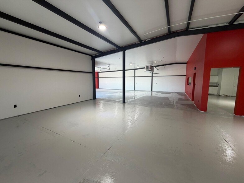 More Photos Of 7808 Depot Ln, Tampa Light Distribution For Lease