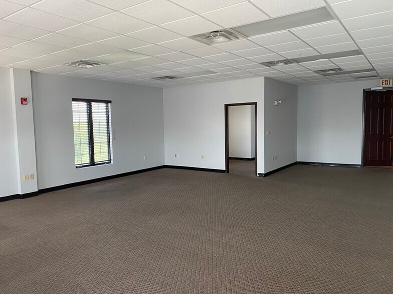 More Photos Of 2295 S Hiawassee Rd, Orlando Office For Sale
