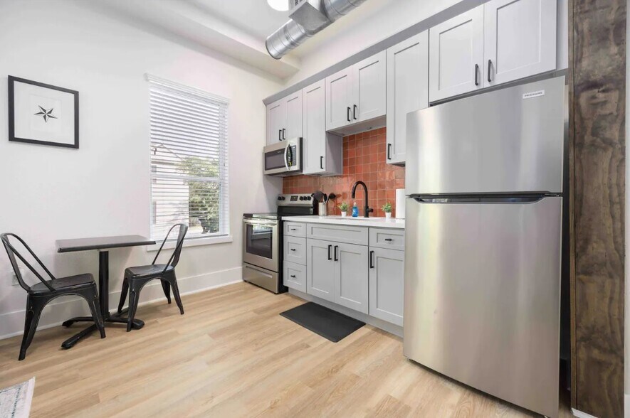 More Photos Of 214 Welch St, Houston Apartments For Sale
