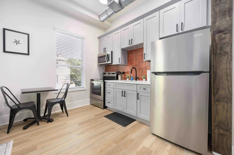 More Photos Of 214 Welch St, Houston Apartments For Sale