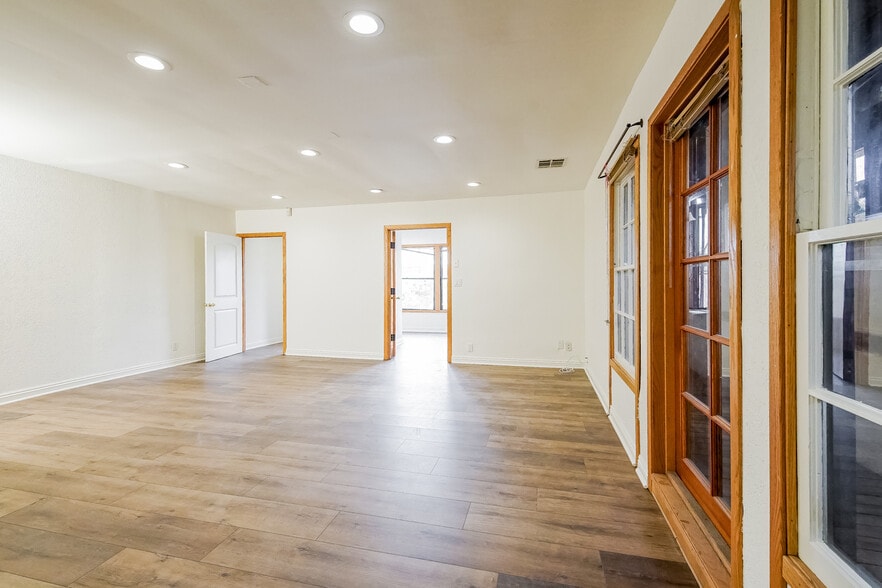 More Photos Of 337-3 Washington Blvd, Venice Storefront Retail Office For Lease