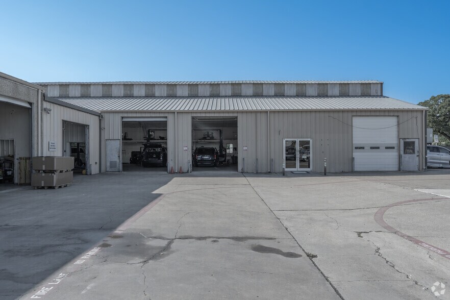 More Photos Of 2108 N Beach St, Haltom City Auto Repair For Sale