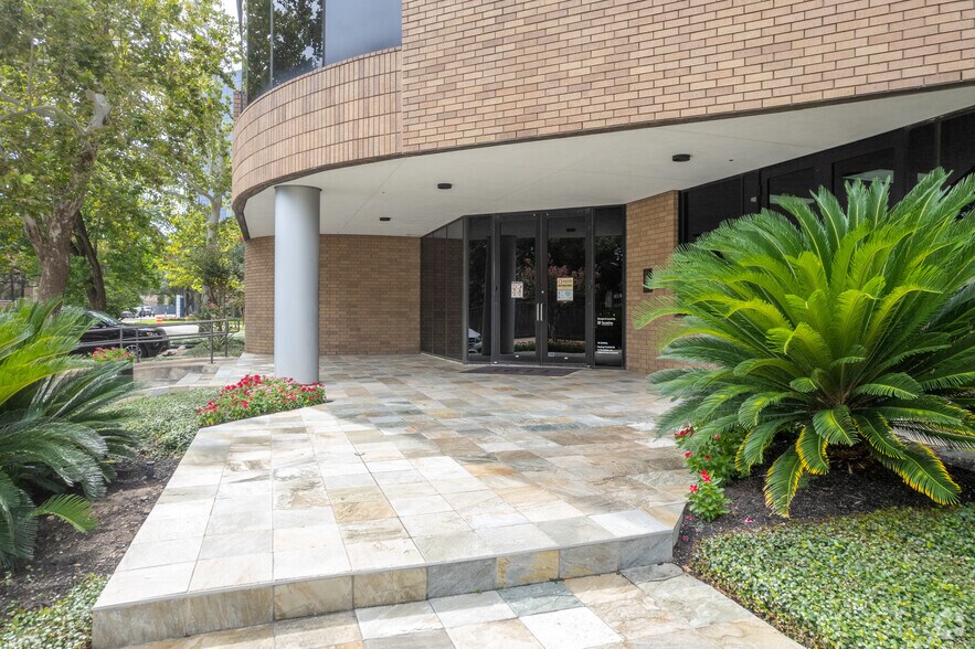 More Photos Of 1811 Bering Dr, Houston Office For Lease
