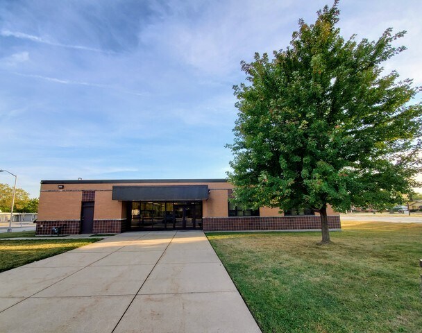 More Photos Of 14240 Dante Ave, Dolton Loft Creative Space For Lease