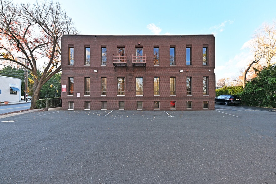 More Photos Of 179 S Maple Ave, Ridgewood Office For Sale