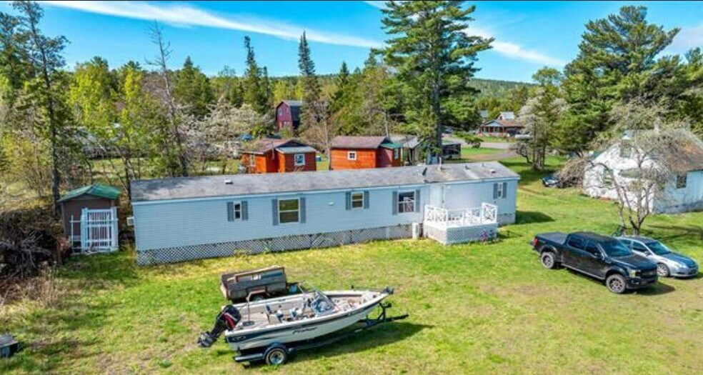 More Photos Of 77 Brockway Ave, Copper Harbor Restaurant For Sale