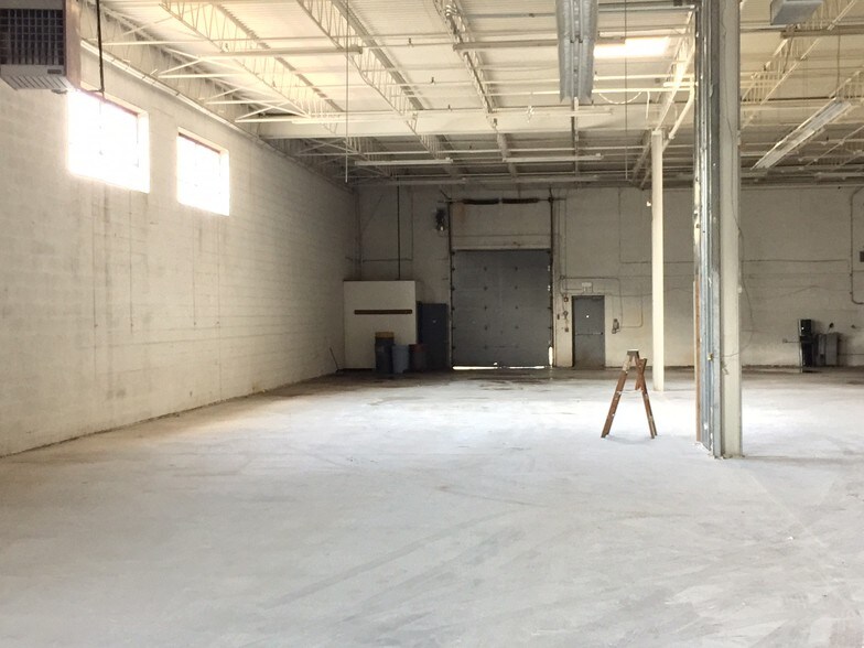 More Photos Of 110-112 Carpenter Ave, Wheeling Manufacturing For Lease