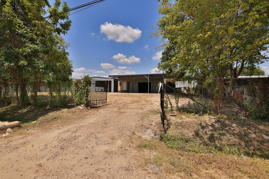 More Photos Of 1929 Havner Ln, Houston Warehouse For Sale