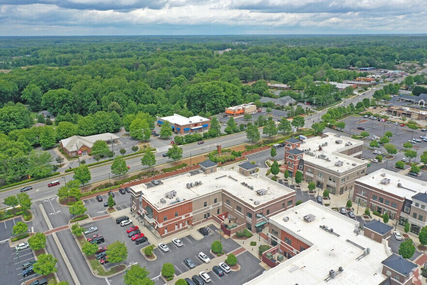 More Photos Of 309 Pisgah Church Rd, Greensboro Unknown For Lease
