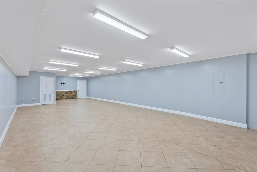 More Photos Of 539 NE 34th Ct, Oakland Park Warehouse For Lease