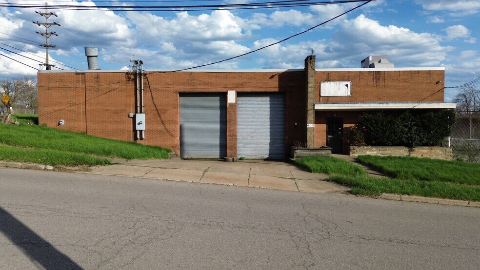 More Photos Of 15 S Worthington St, Youngstown Warehouse For Sale
