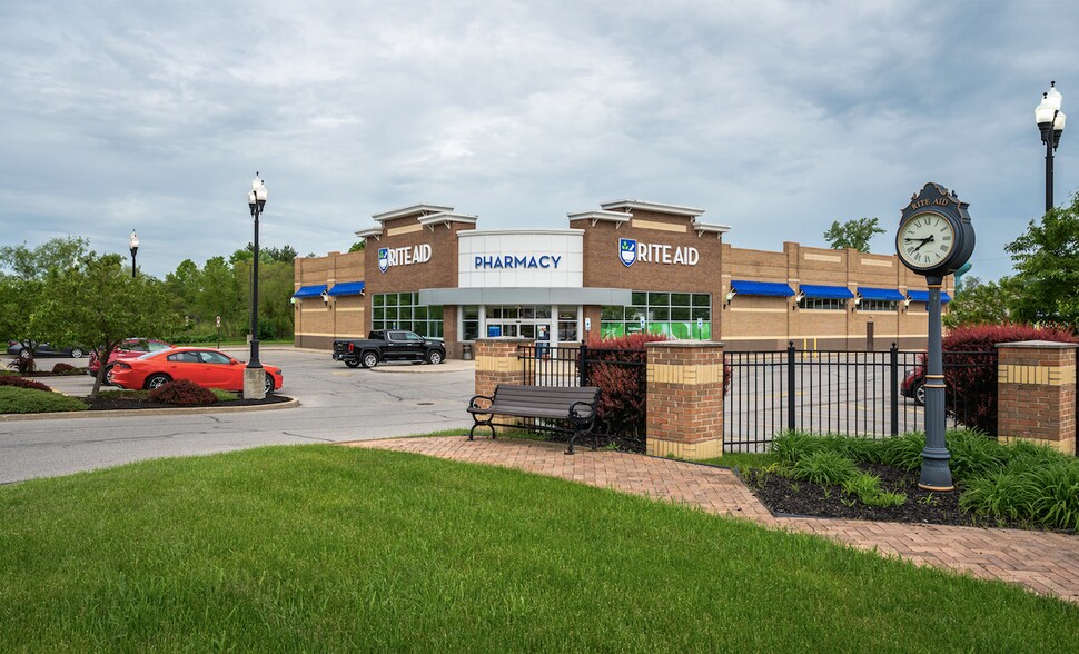 More Photos Of 479 Main St, Grafton Drugstore For Lease