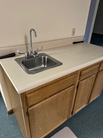 More Photos Of 5601 S Meridian St, Indianapolis Medical For Lease