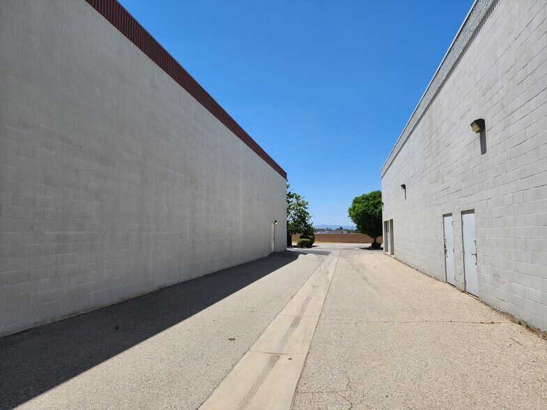 More Photos Of 45428 Trevor Ave, Lancaster Warehouse For Lease