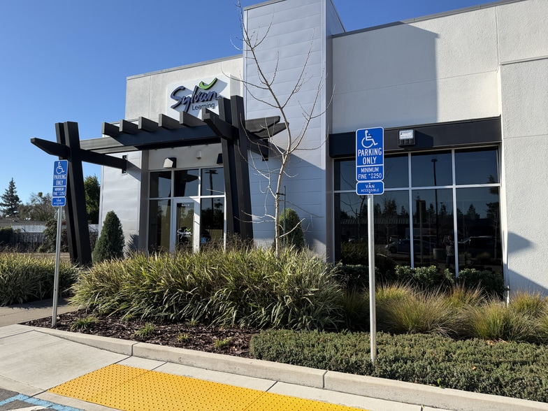 More Photos Of 1532 Standiford, Modesto Office For Lease