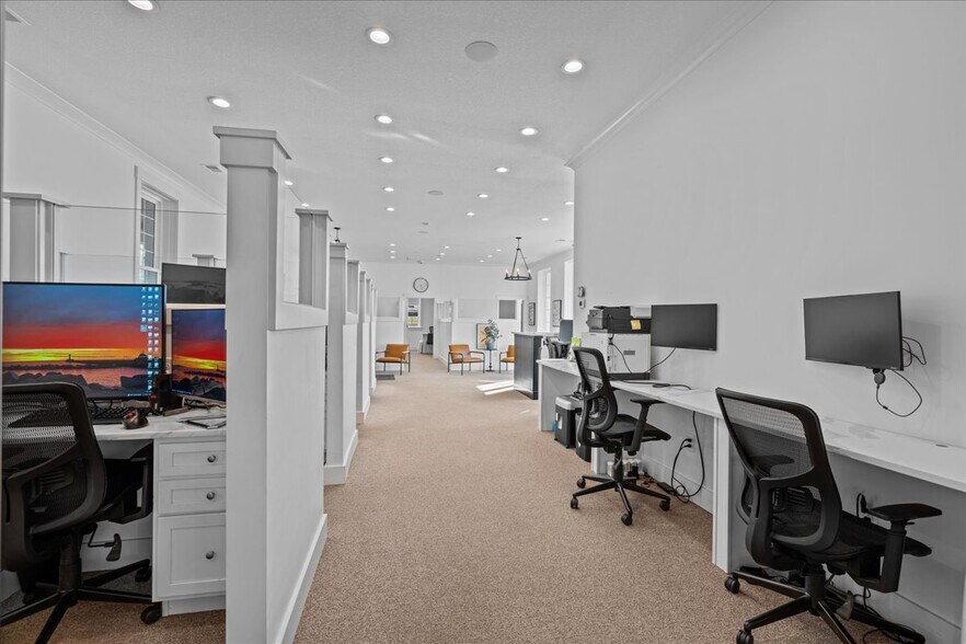 More Photos Of 100 Inman Rd, Lyman Office For Sale