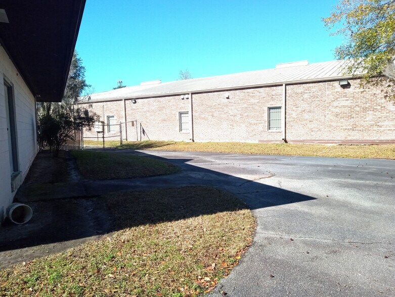 More Photos Of 8 Mall Ct, Savannah Office For Lease