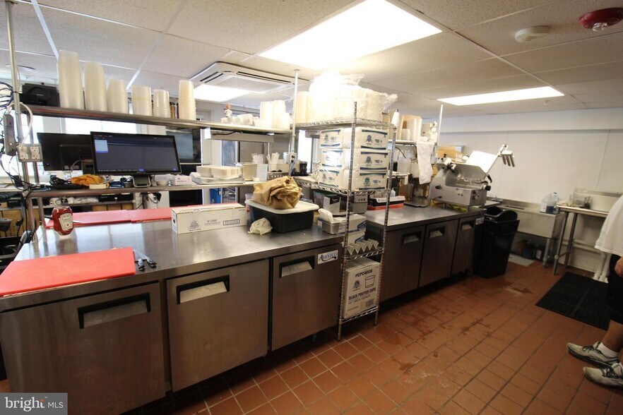 More Photos Of 510 N Bay Ave, Beach Haven Office For Sale