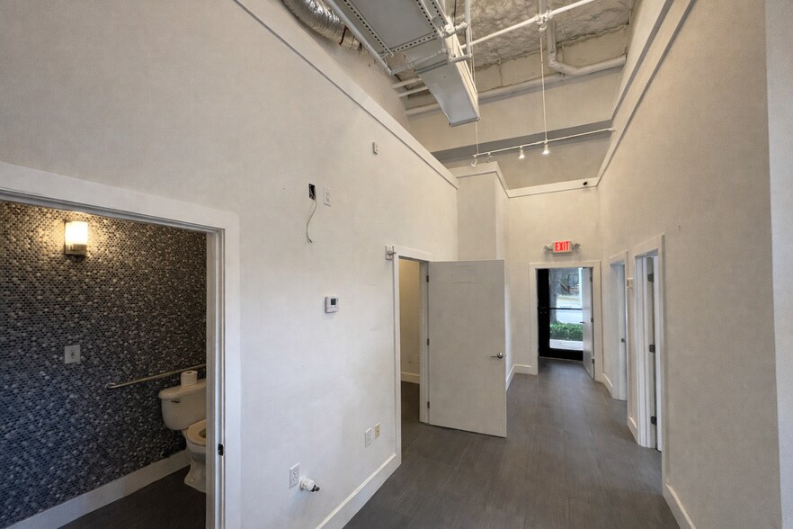 More Photos Of 2020 Ponce De Leon Blvd, Coral Gables Office For Sale